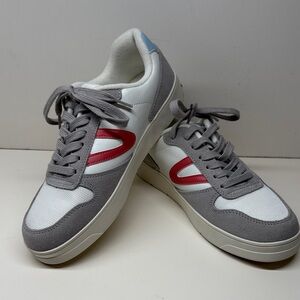 Tretorn Harley 2 woman’s lace up sneakers size 8.5   Like new